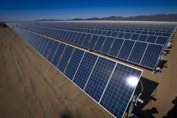 太陽能越來越便宜,2030 年將成電力新霸主